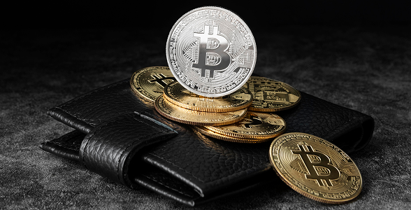 Bitcoins empilés sur portefeuille